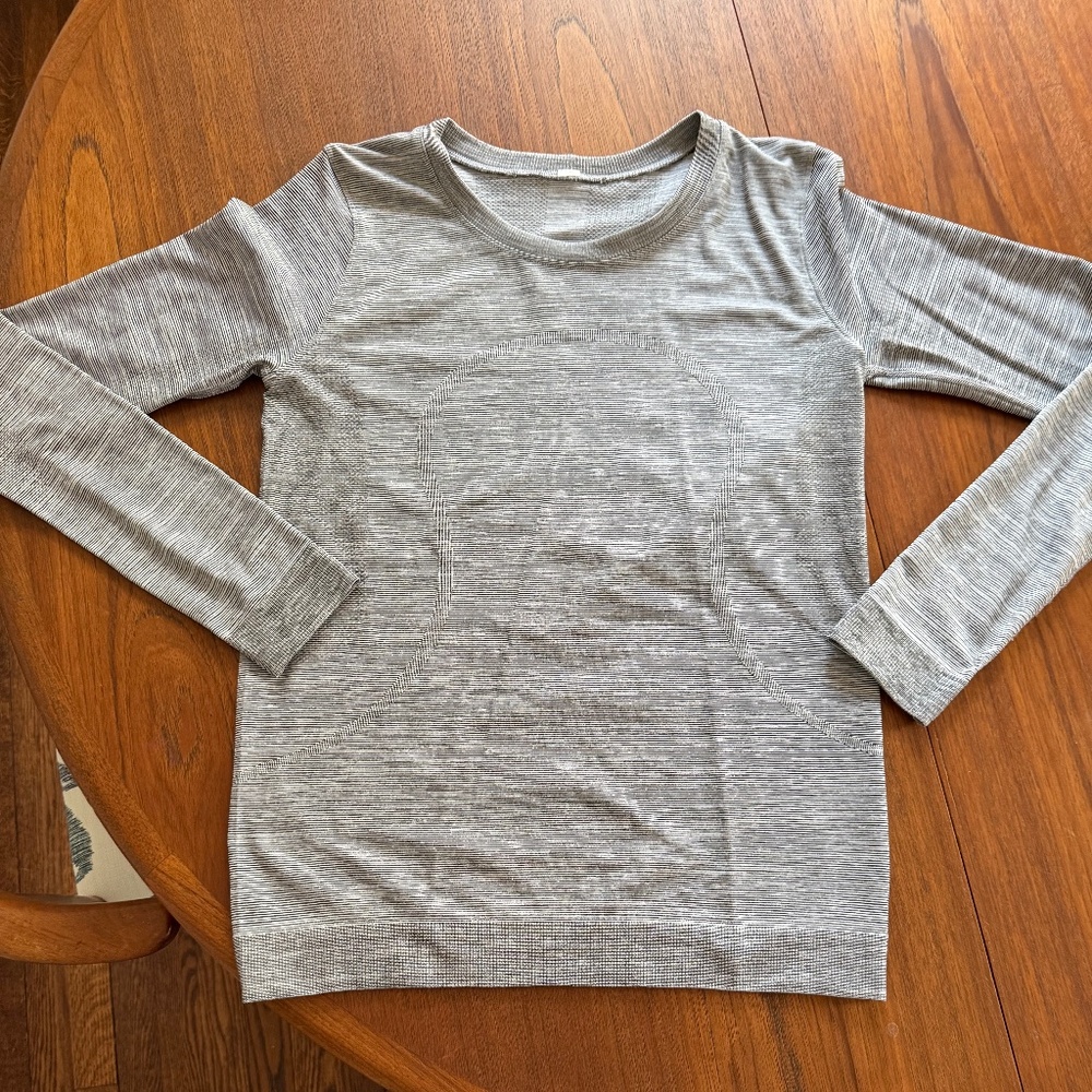 Lululemon fitted long sleeve shirt, size 4, dark grey